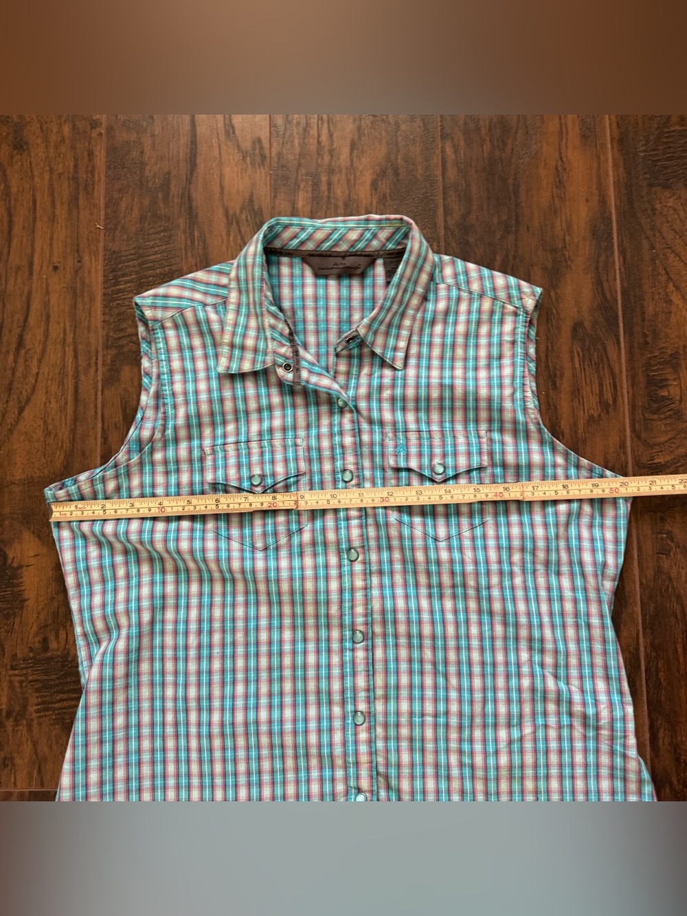 Aura Large Blue Plaid Sleeveless Pearl Snap Top - Picture 7 of 8